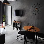 Krysztal A10, Garaz Apartmán