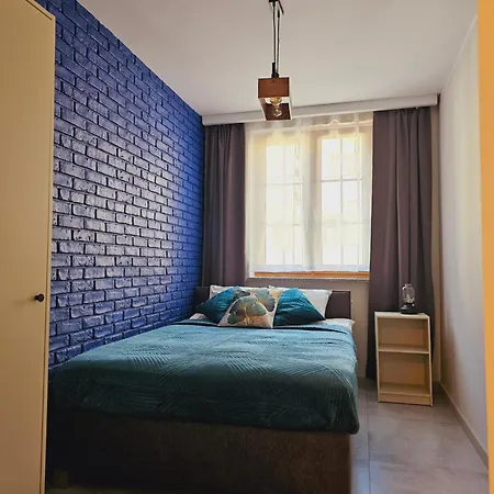 Krysztal A10, Garaz Apartmán