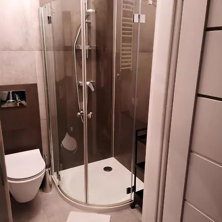 Krysztal A10, Garaz *