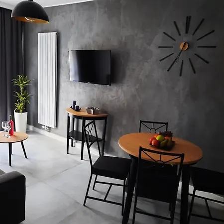 Krysztal A10, Garaz Apartment
