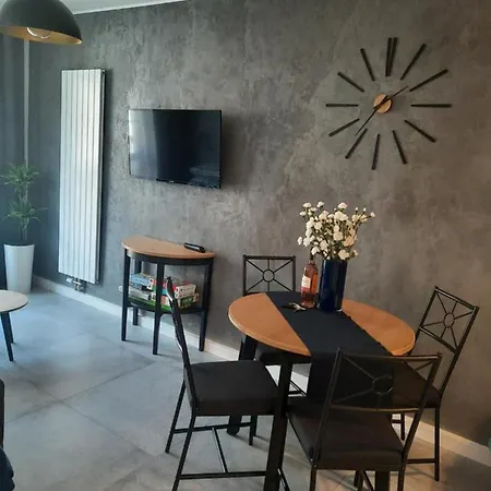 Krysztal A10, Garaz Karpacz