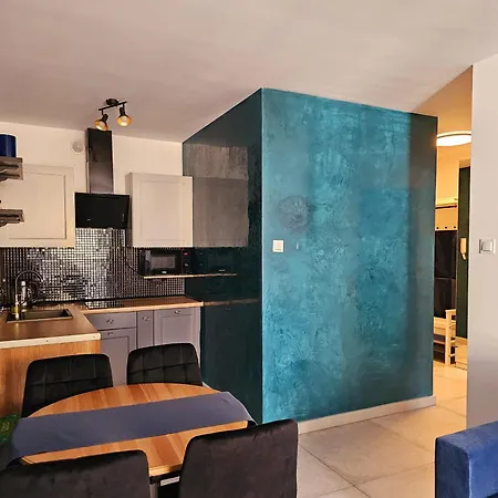 Krysztal A10, Garaz Apartment *
