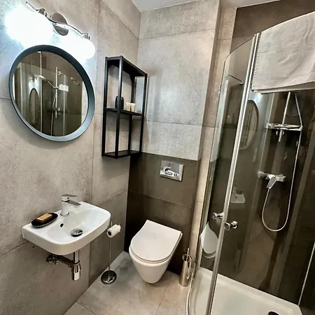 Krysztal A10, Garaz *